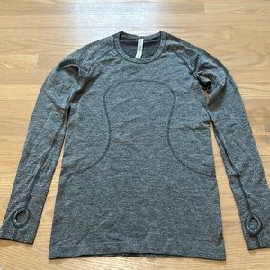 Lululemon long sleeve metallic grey top